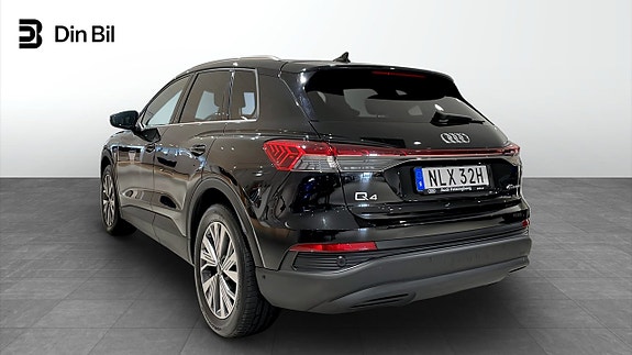 Audi Q4 e-tron 3 of 5