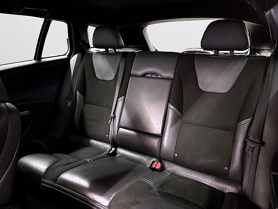 Volvo V60 8 of 14
