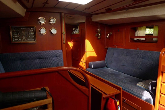 Hallberg-Rassy 352 4 of 5