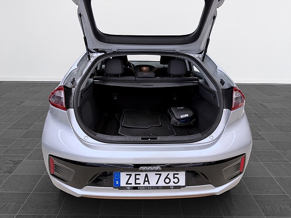 Hyundai IONIQ 8 of 18