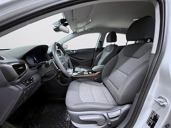 Hyundai IONIQ 12 of 18