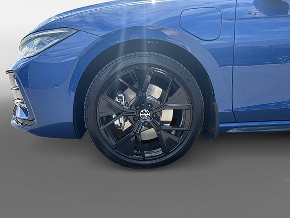 Volkswagen Passat 14 of 16