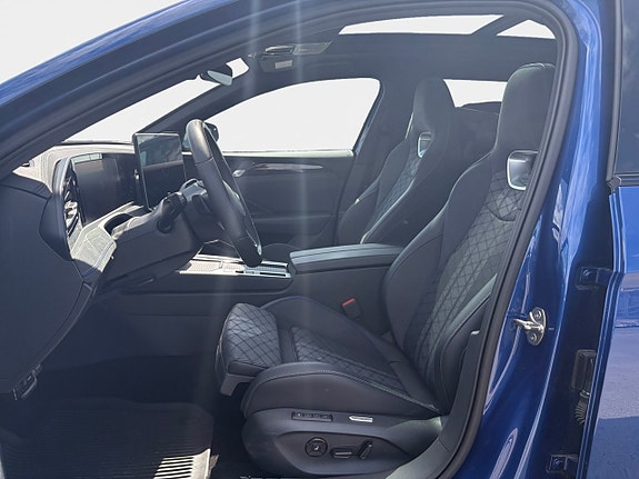 Volkswagen Passat 9 of 16