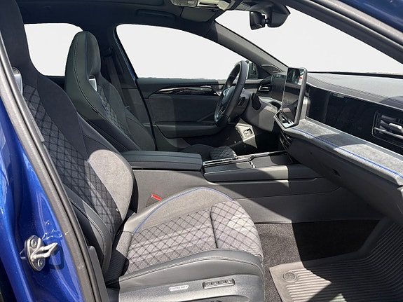 Volkswagen Passat 15 of 16