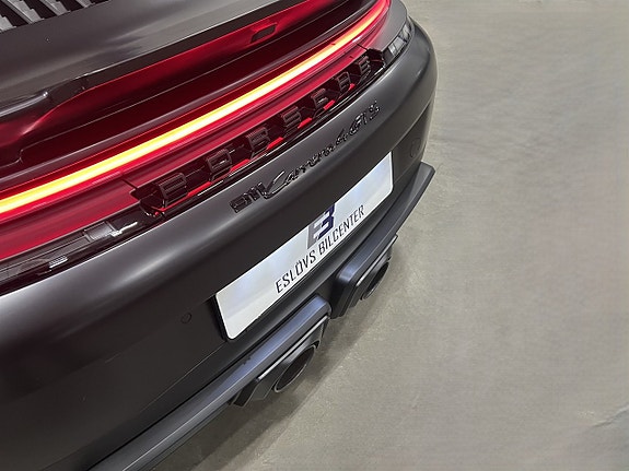 Porsche 911 Carrera 4 GTS 27 of 29