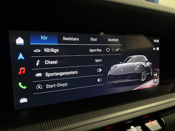 Porsche 911 Carrera 4 GTS 21 of 29