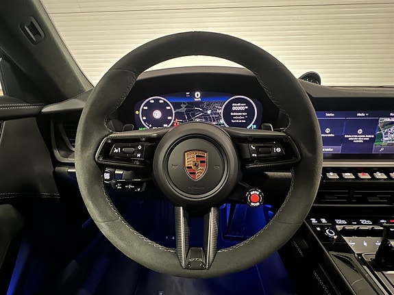 Porsche 911 Carrera 4 GTS 13 of 29