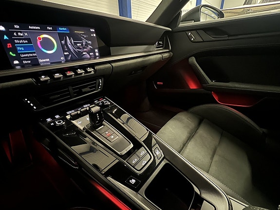 Porsche 911 Carrera 4 GTS 25 of 29