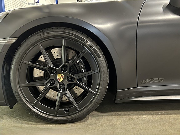 Porsche 911 Carrera 4 GTS 29 of 29