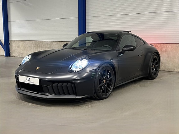 Porsche 911 Carrera 4 GTS 9 of 29