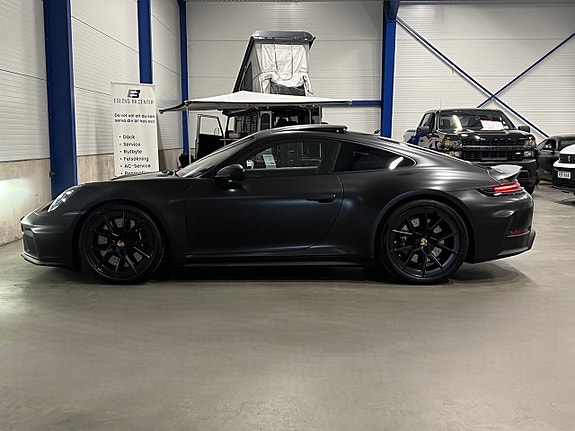 Porsche 911 Carrera 4 GTS 8 of 29
