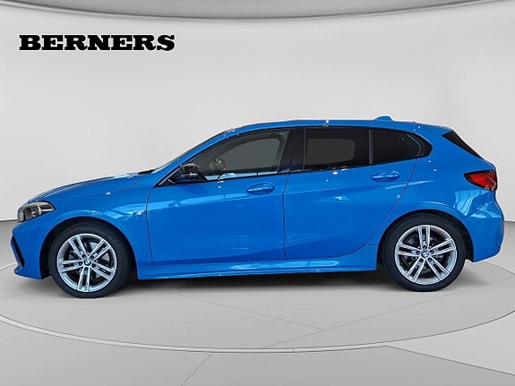 BMW 118i 2 of 5