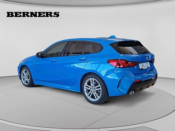 BMW 118i 3 of 5