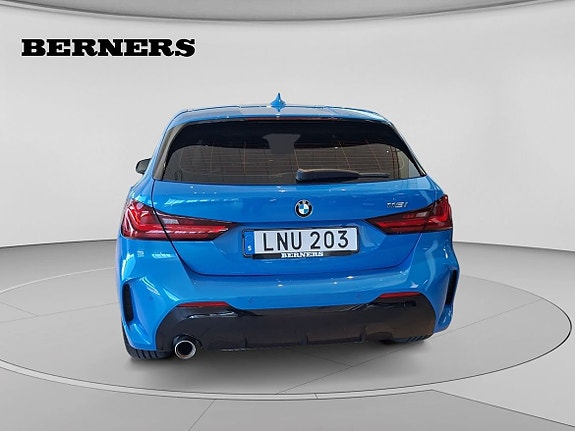 BMW 118i 4 of 5