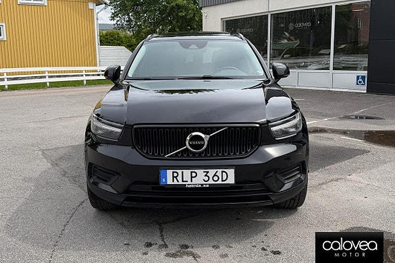 Volvo XC40 3 of 5