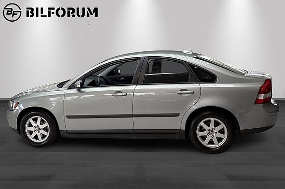 Volvo S40 2 of 10