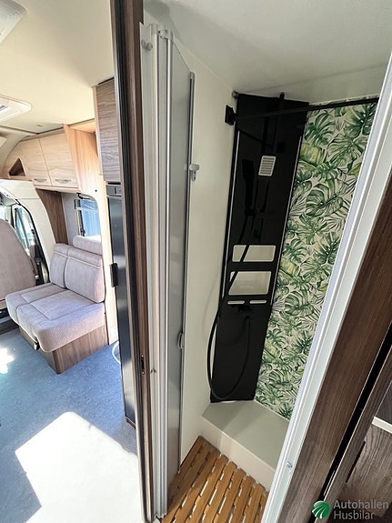 Eura Mobil Profila T 726 QF MB 9 of 11
