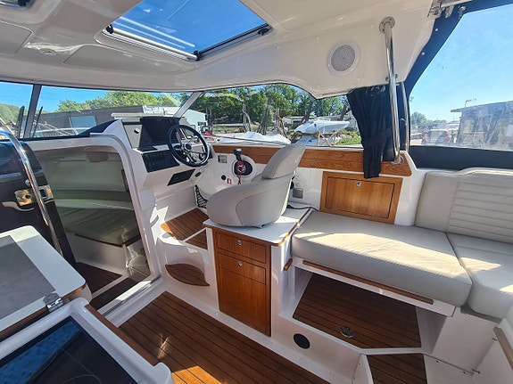Aquador 25 HT Mercruiser/Mercury 4.5L V6 DTS Bravo 3 2021 8 of 12