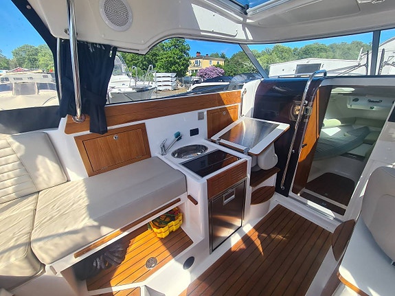 Aquador 25 HT Mercruiser/Mercury 4.5L V6 DTS Bravo 3 2021 7 of 12
