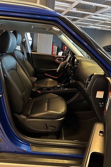 Kia e-Soul 10 of 27