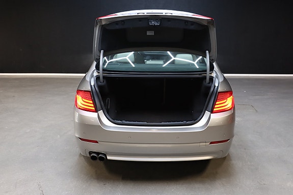 BMW 530i 11 of 30