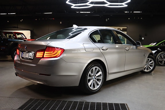 BMW 530i 4 of 5