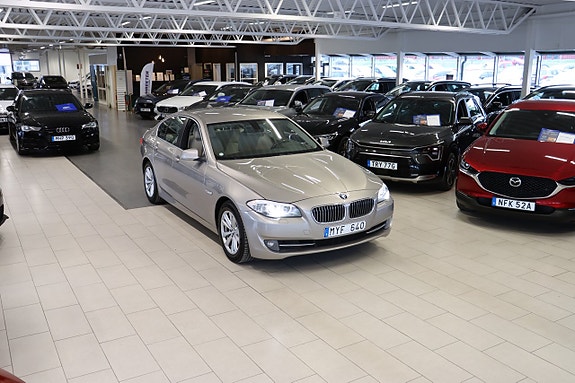 BMW 530i 3 of 5
