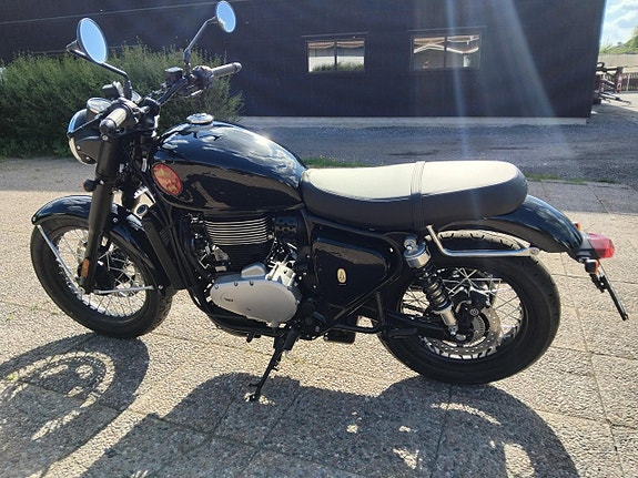 BSA 650 Gold Star Shadow Black 2 of 6