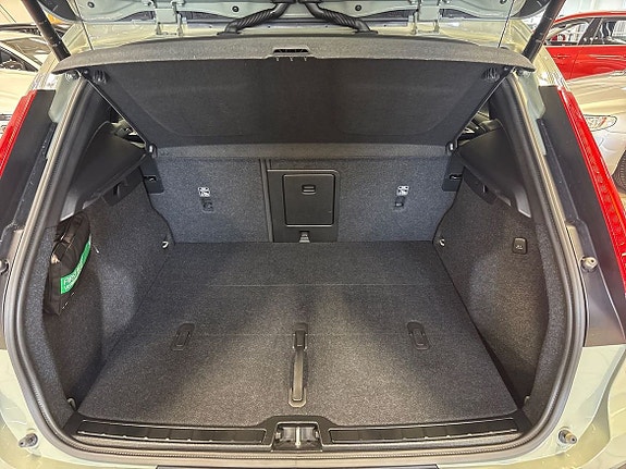 Volvo XC40 4 of 5