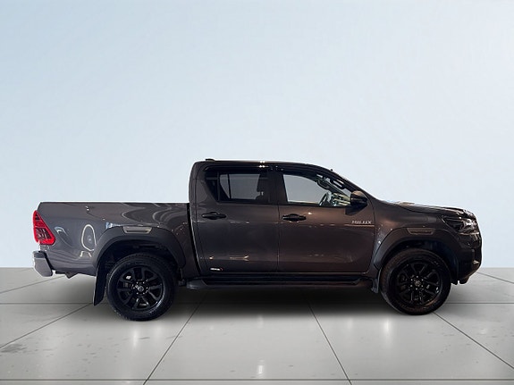 Toyota HiLux 4 of 5