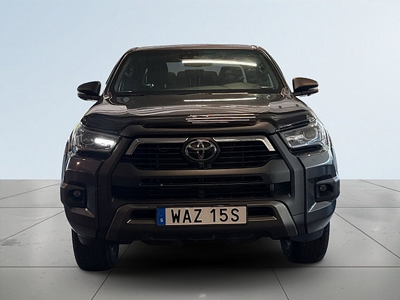Toyota HiLux 2 of 5