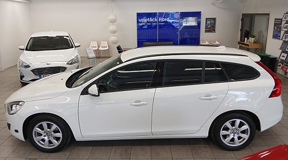Volvo V60 2 of 5