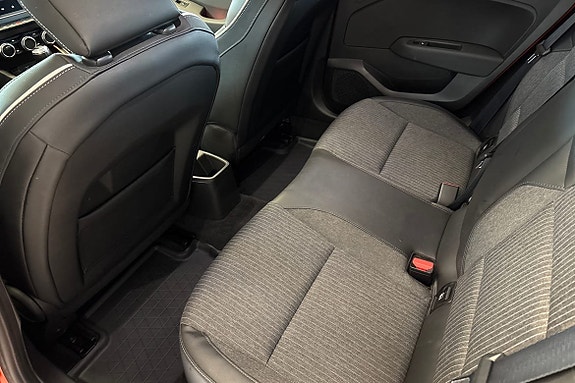 Renault Clio 12 of 16