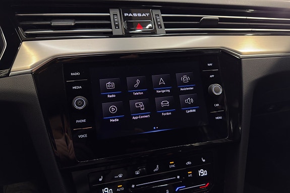 Volkswagen Passat Alltrack 14 of 24