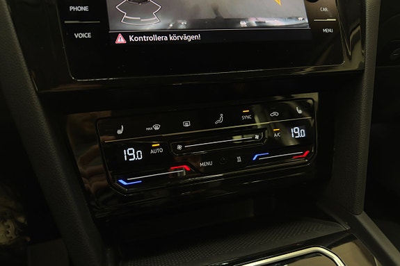 Volkswagen Passat Alltrack 19 of 24