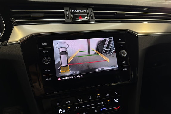 Volkswagen Passat Alltrack 18 of 24