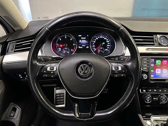 Volkswagen Passat Alltrack 17 of 23