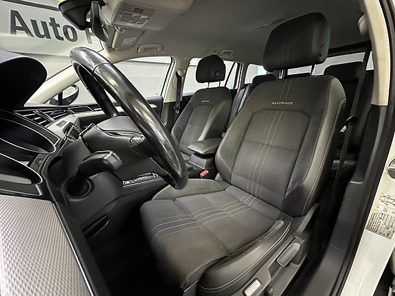 Volkswagen Passat Alltrack 9 of 23