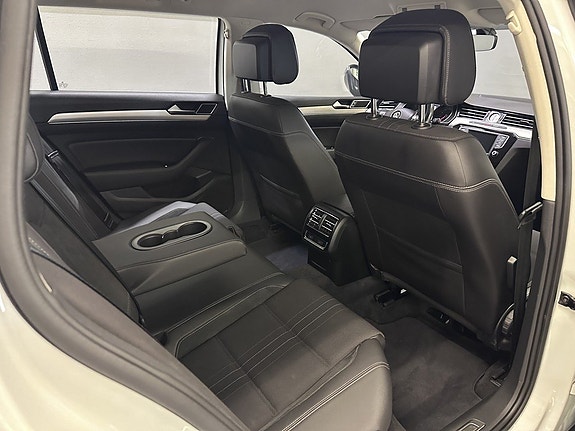 Volkswagen Passat Alltrack 13 of 23