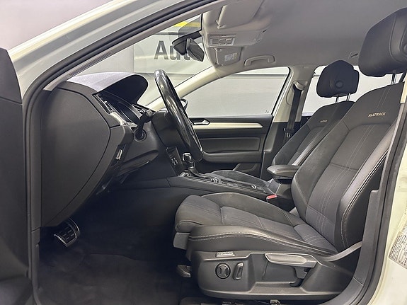 Volkswagen Passat Alltrack 8 of 23