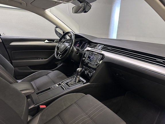 Volkswagen Passat Alltrack 18 of 23