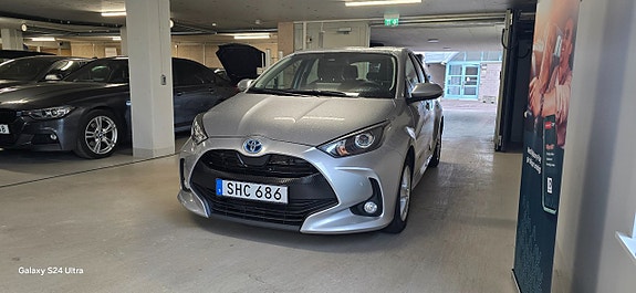 Toyota Yaris 2 of 5