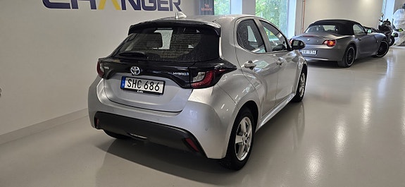 Toyota Yaris 3 of 6