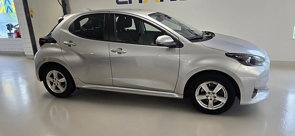 Toyota Yaris 4 of 6