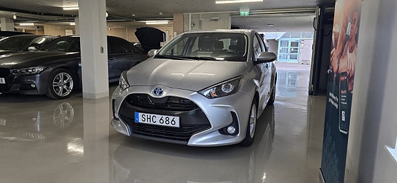 Toyota Yaris 2 of 6
