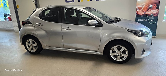 Toyota Yaris 3 of 5