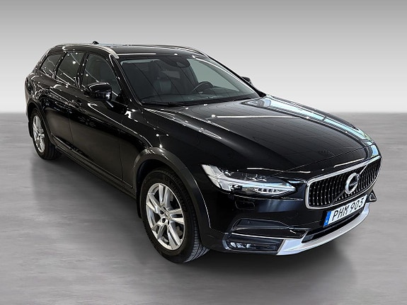 Volvo V90 Cross Country 3 of 5