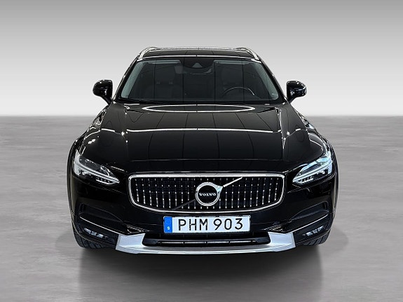 Volvo V90 Cross Country 2 of 5
