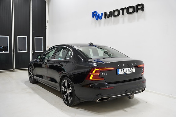 Volvo S60 4 of 5