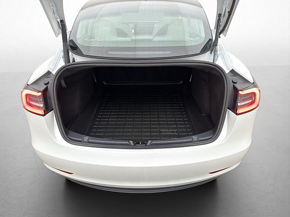 Tesla Model 3 11 of 30
